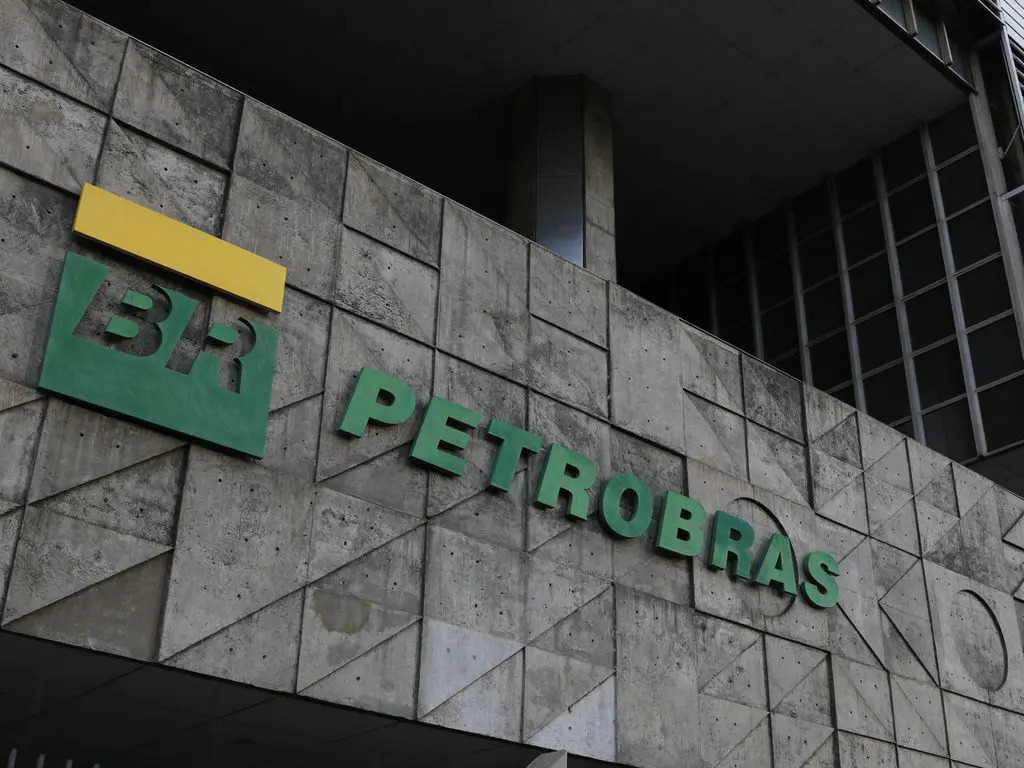 Petrobras distribuirá R$ 14,9 bi em dividendos após lucro cair 47% no 2º trimestre marilia.almeida