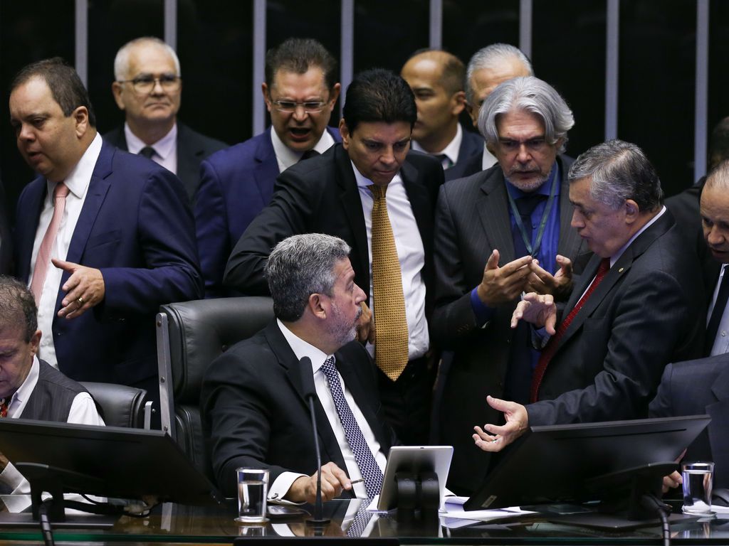 Câmara aprova texto-base do novo arcabouço fiscal; votação dos destaques fica para hoje