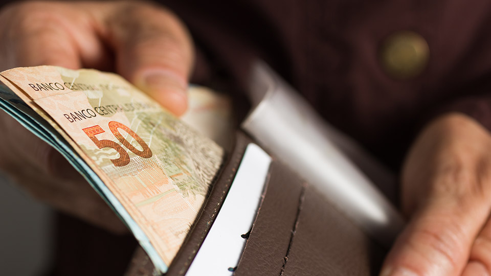 Segunda parcela do 13º salário será paga até um dia antes do prazo legal em 2025; entenda João Santos