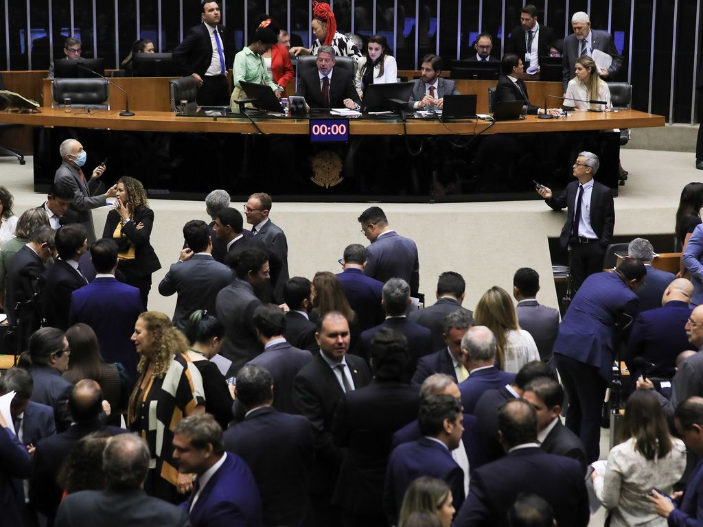 Câmara aprova regra fiscal: entenda como vai funcionar novo regime das contas públicas guilhermenaldis