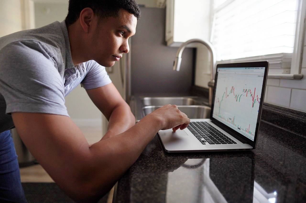 Tem ações? Como participar das reuniões de acionistas e votar em conselheiros marilia.almeida