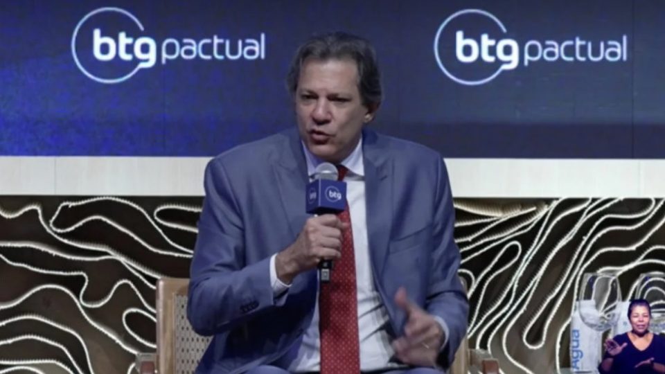 Mercados hoje: IPCA-15, discursos do Fed e Haddad em destaque Daniela Frabasile