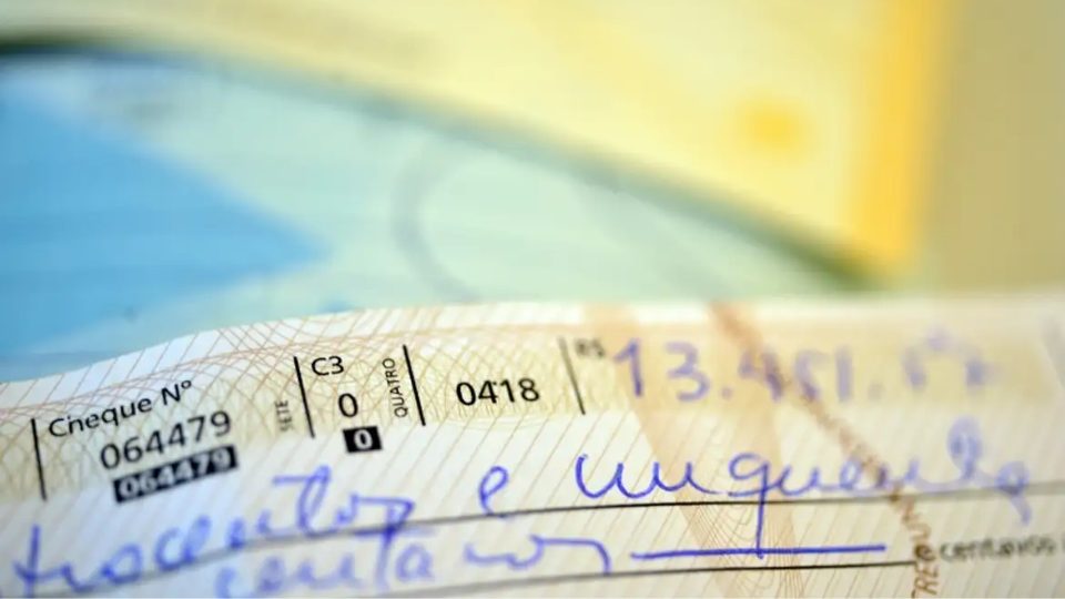 Na era do Pix, país ainda registra 50 milhões de cheques compensados no 1º semestre Daniela Frabasile