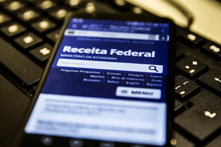 Receita vai enviar alerta por WhatsApp para quem ganha ate R$ 5 mil sobre isenção de IR João Santos