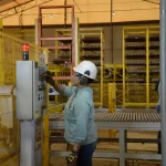 Operação da Fábrica de Blocos na Mina do Pico, produzidos a partir de rejeitos da mineração, no Complexo Vargem Grande da Vale, em Minas Gerais.