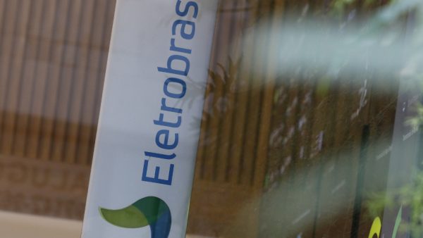 Agenda de dividendos de maio tem Petrobras, Eletrobras, Santander e Copel Daniela Frabasile