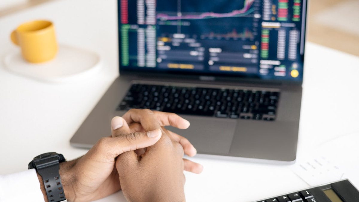 Ibovespa B3 lidera renda variável no 3º trimestre e em 2026; small caps e FIIs ainda têm perdas no ano