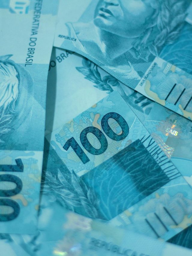 Quanto rendem R$ 7 mil investidos com a Selic em 15% ao ano