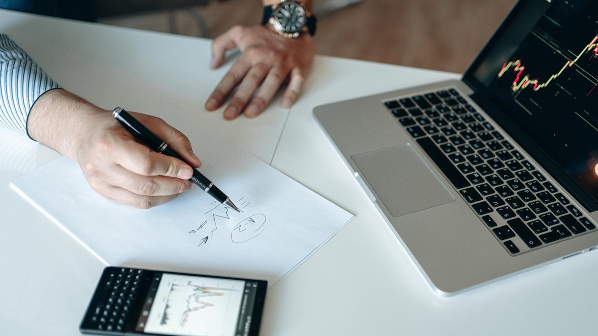 O que analisar no extrato de remuneração paga a corretoras e assessores de investimento? Daniela Frabasile