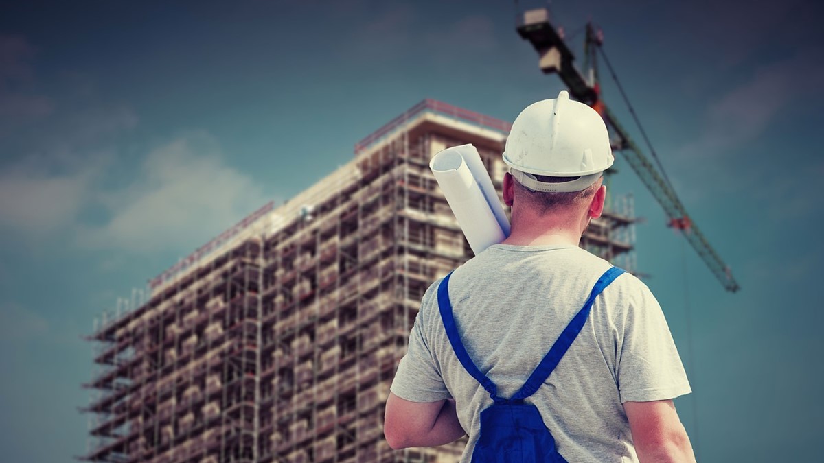 Ações de construtoras abrem 2025 com desempenho positivo; confira os rendimentos e perspectivas para o setor João Santos