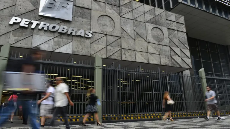 Petrobras-atinge-marca-de-1-milhao-de-acionistas-individuais-na-bolsa