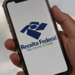 Celular com o logo da Receita Federal. Foto: Divulgação