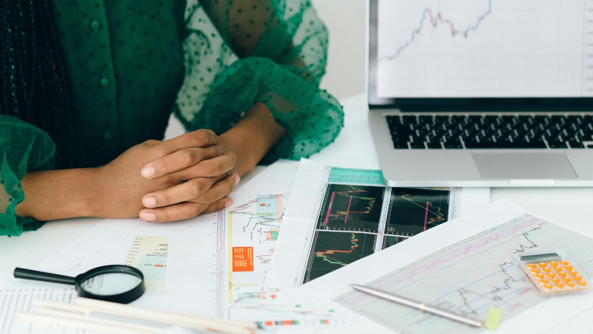 O que dias de pânico no mercado ensinam sobre seus investimentos Daniela Frabasile