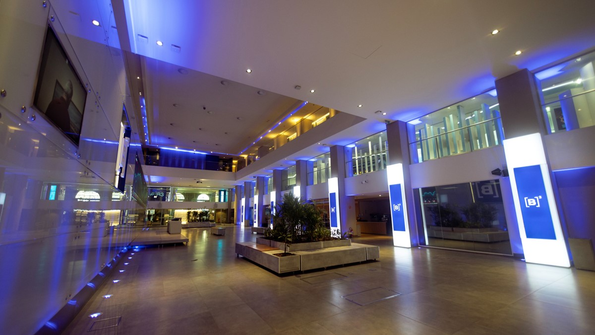 Ibovespa B3 fecha em alta de 0,51%, puxado pelas ações da Petrobras; dólar cai ao menor valor do ano Daniela Frabasile