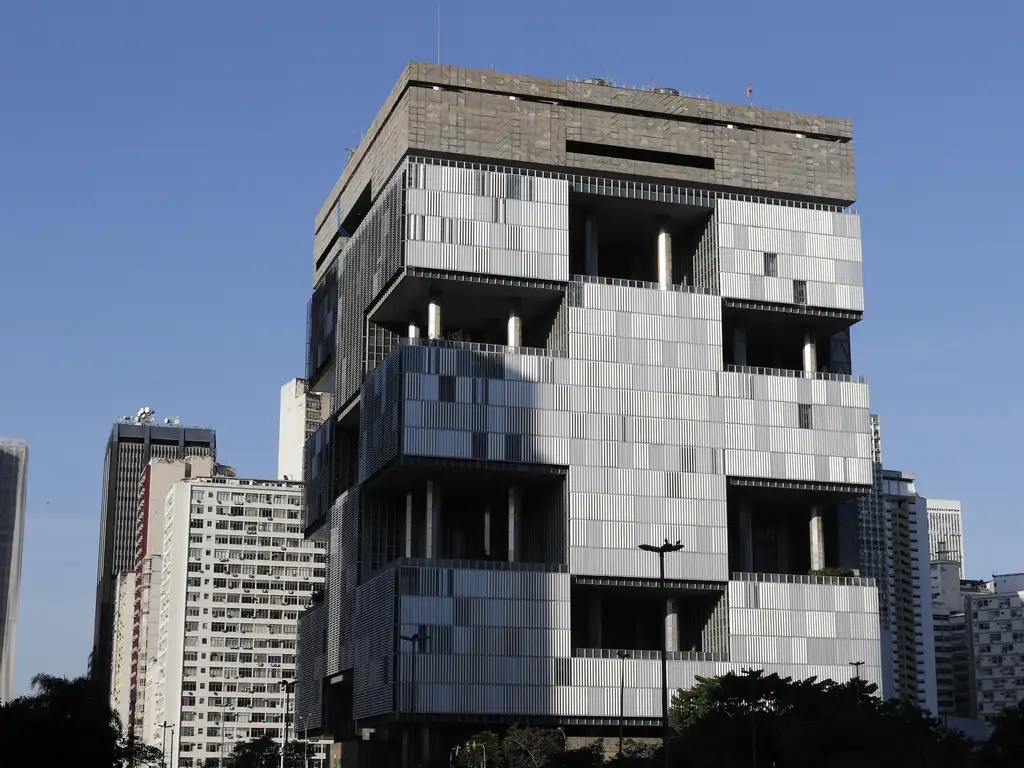 Ações da Petrobras operam em alta de mais de 2% nesta sexta-feira. Foto: Fernando Frazão/Agência Brasil