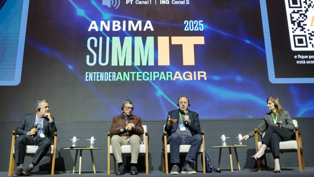 Para Eduardo Giannetti, Brasil não está à beira de um “precipício fiscal”, mas precisa aproveitar próxima janela victor.rsilva