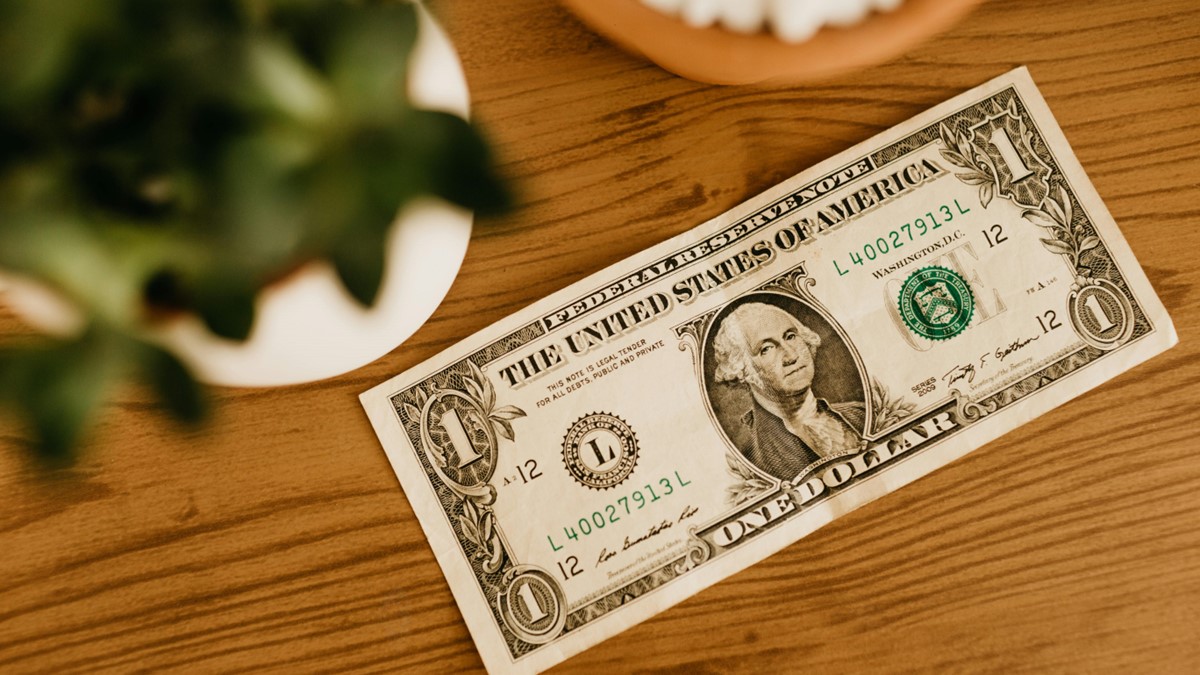 Mercados hoje: prévia do PIB, tensões comerciais e negociação sobre IOF movimentam negócios Daniela Frabasile