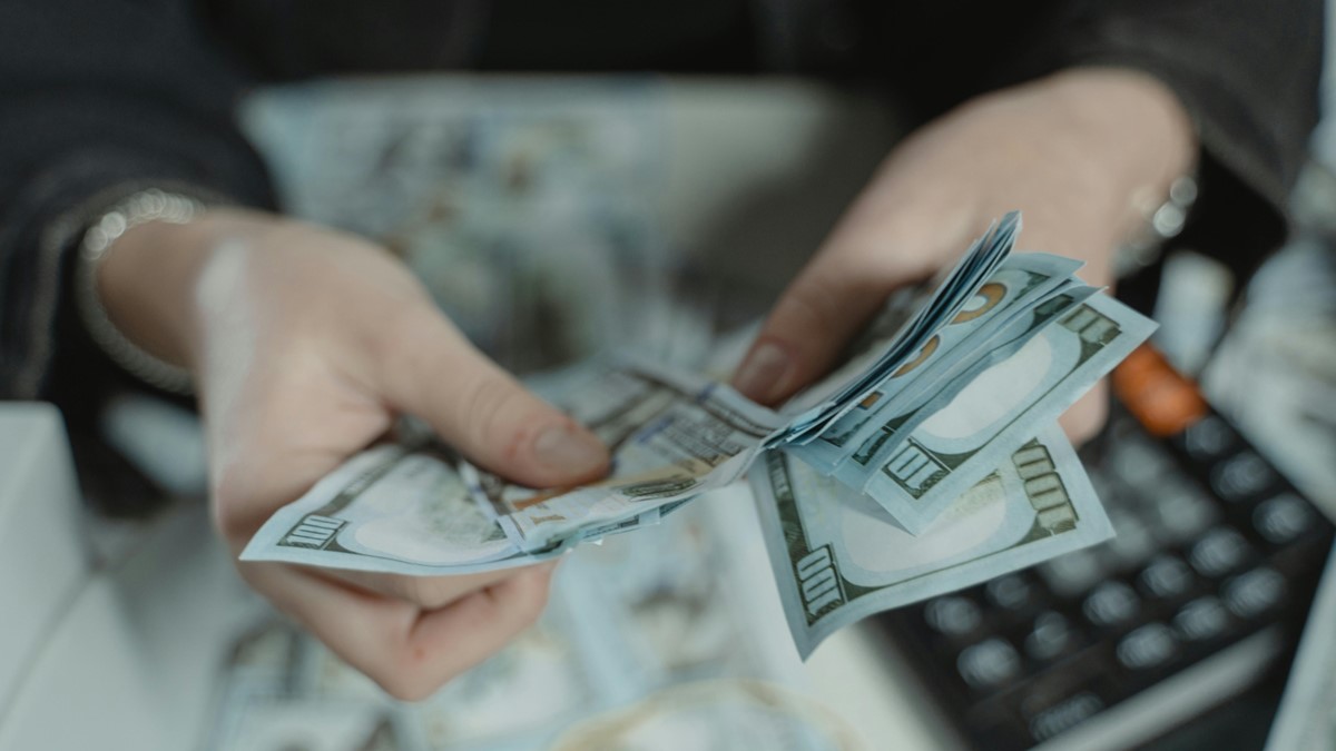 Mercados hoje: sem novidades sobre tarifaço, terça-feira deve ser mais um dia de cautela Daniela Frabasile