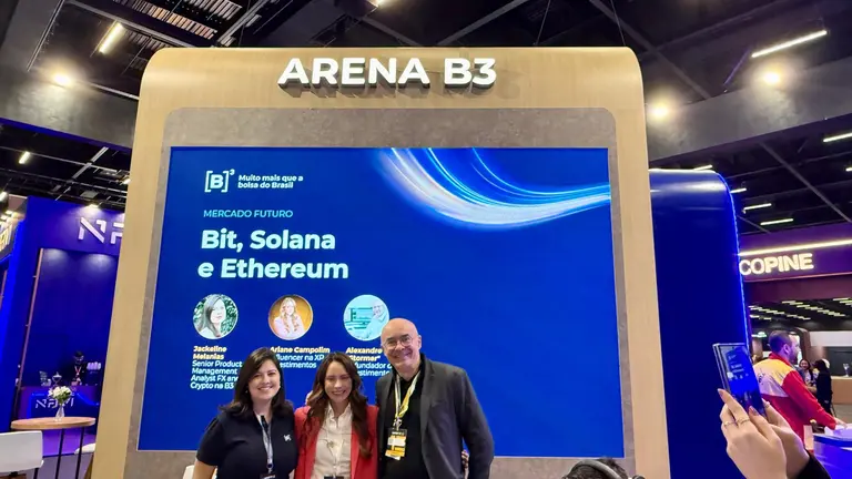Jackeline, Ariane e Stormer no estande da B3, durante a Expert XP