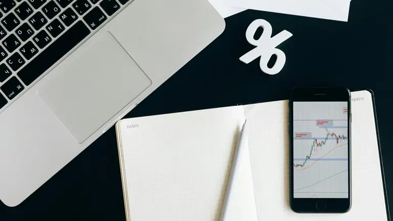 Selic a 15% ao ano favorece investimentos em renda fixa. Saiba quais os títulos preferidos dos alocadores. Foto: Pexels