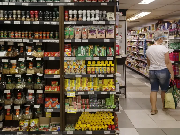 Vendas nos supermercados puxam queda do varejo. Foto: Tânia Rêgo/Agência Brasil