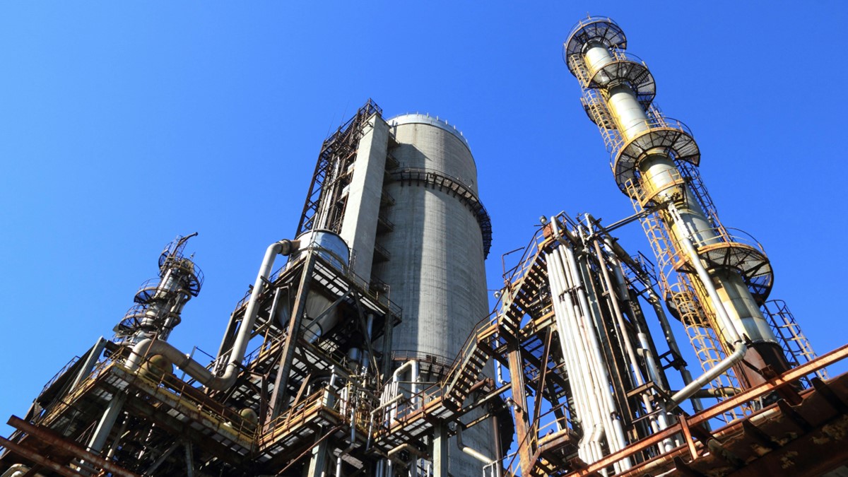 Produção industrial aprofunda queda em dezembro, mas fecha 2025 com alta de 0,6% João Santos