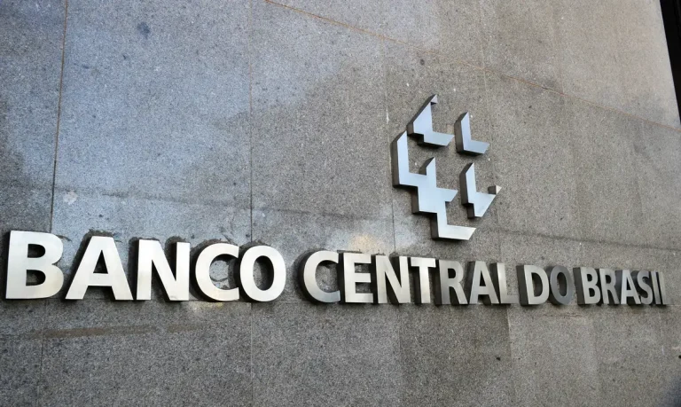Para 2026, a projeção da inflação também caiu, de 4,29% para 4,28%. Marcello Casal JrAgência Brasil