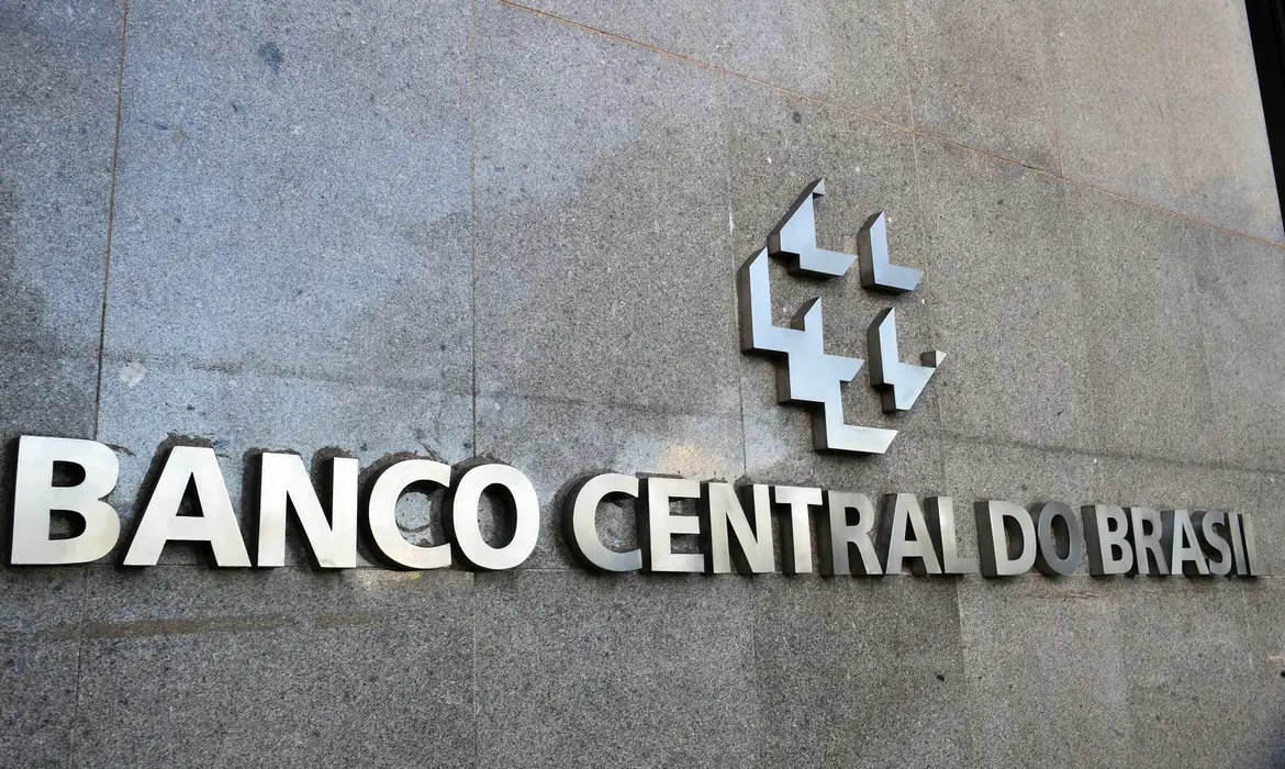 Para 2026, a projeção da inflação também caiu, de 4,29% para 4,28%. Marcello Casal JrAgência Brasil