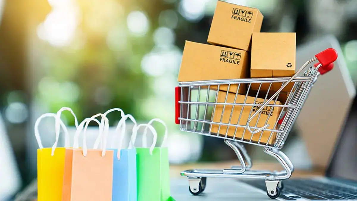 Sacolas de compras em carro de compras em miniatura. Foto: Adobe Stock