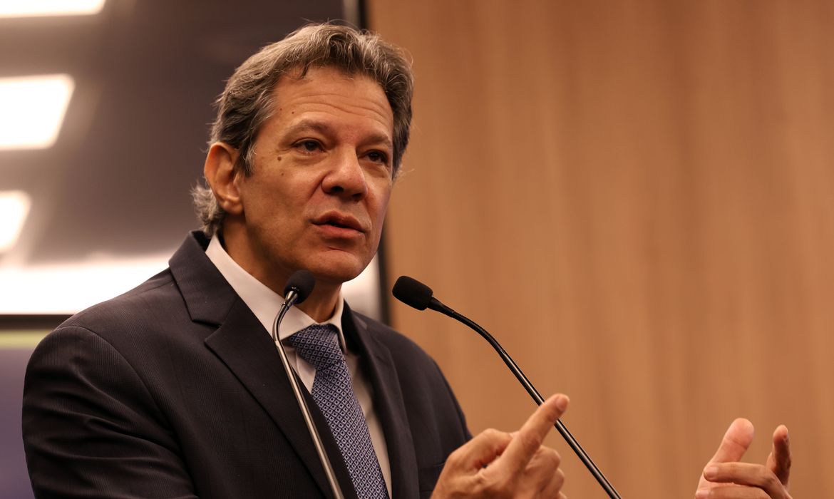 Medidas de corte de gastos serão inseridas em novo projeto, diz Haddad Daniela Frabasile