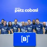 Cerimônia de toque de campainha na B3 nesta terça-feira, marcou a estreia do ticker AUAU3, que substitui o antigo PETZ3. Foto: Divulgação