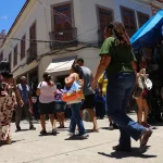 Consumidores fazem compras na antevéspera de Natal no Saara, na região central do Rio de Janeiro. Foto: Tomaz Silva/Agência Brasil