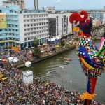 Bloco de carnaval Galo da Madrugada, no Recife. Foto: Sérgio Bernardo/Arquivo/PCR