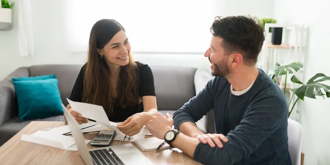 As grandes empresas buscam a diversidade de ideias em suas equipes. Forme também uma equipe diversa no seu lar para tomar as melhores decisões de investimentos para vocês. Foto: Adobe Stock