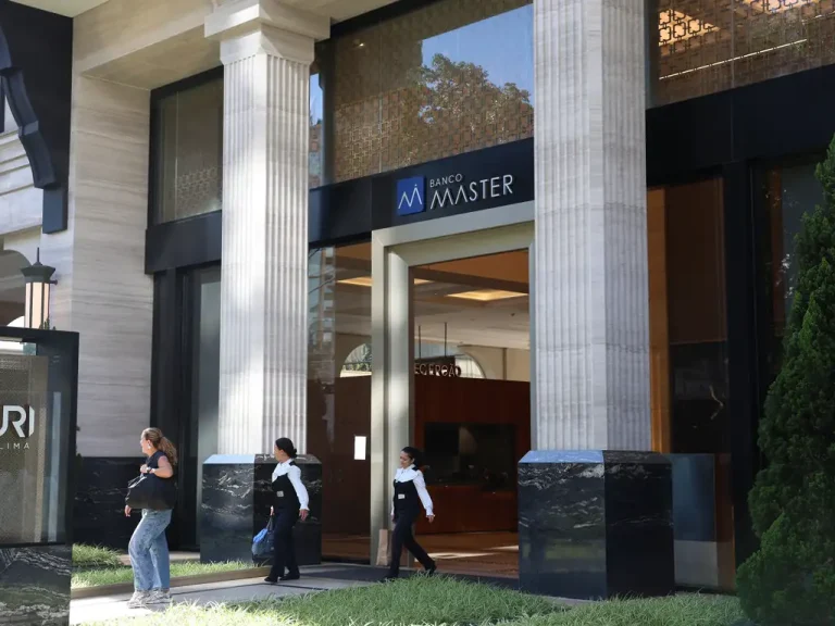 Fachada do Banco Master na rua Elvira Ferraz em Itaim Bibi. Foto: Rovena Rosa/Agência Brasil