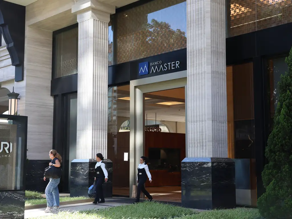 Fachada do Banco Master na rua Elvira Ferraz em Itaim Bibi. Foto: Rovena Rosa/Agência Brasil