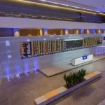 Sede da Bolsa de Valores em São Paulo, com grande telão mostrando as cotações das ações. Foto: Divulgação/B3