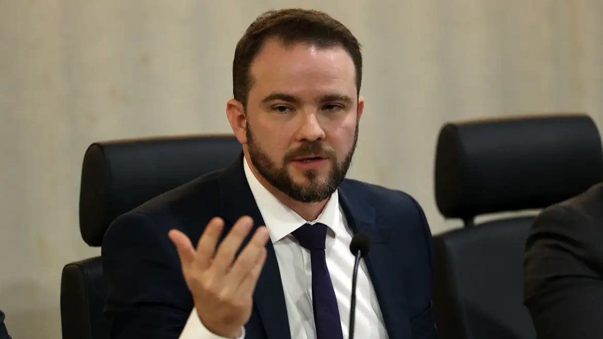 “Brasil não abaixa a cabeça”, diz Durigan ao defender soberania e Pix João Santos