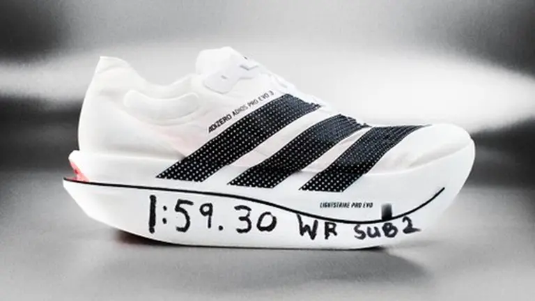 Tênis Adidas do maratonista que quebrou o recorde mundial. Foto: Divulgação/Adidas