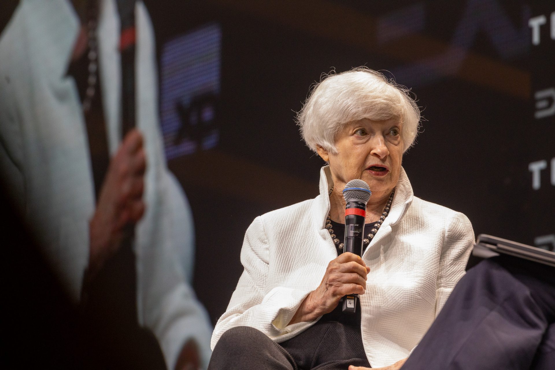IA, envelhecimento da população, consolidação fiscal: quem são os culpados pela inflação na visão de Janet Yellen? Daniela Frabasile